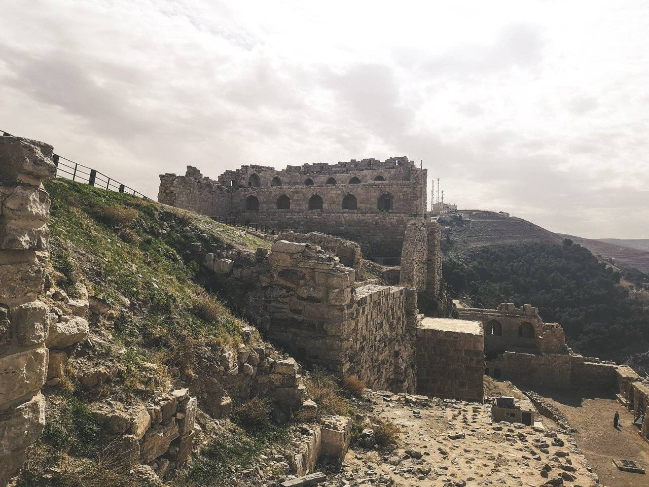   Al-Karak castle was built on the top of Moab Temple. Photo by Alis Monte [CC BY-SA 4.0], via Connecting the Dots
