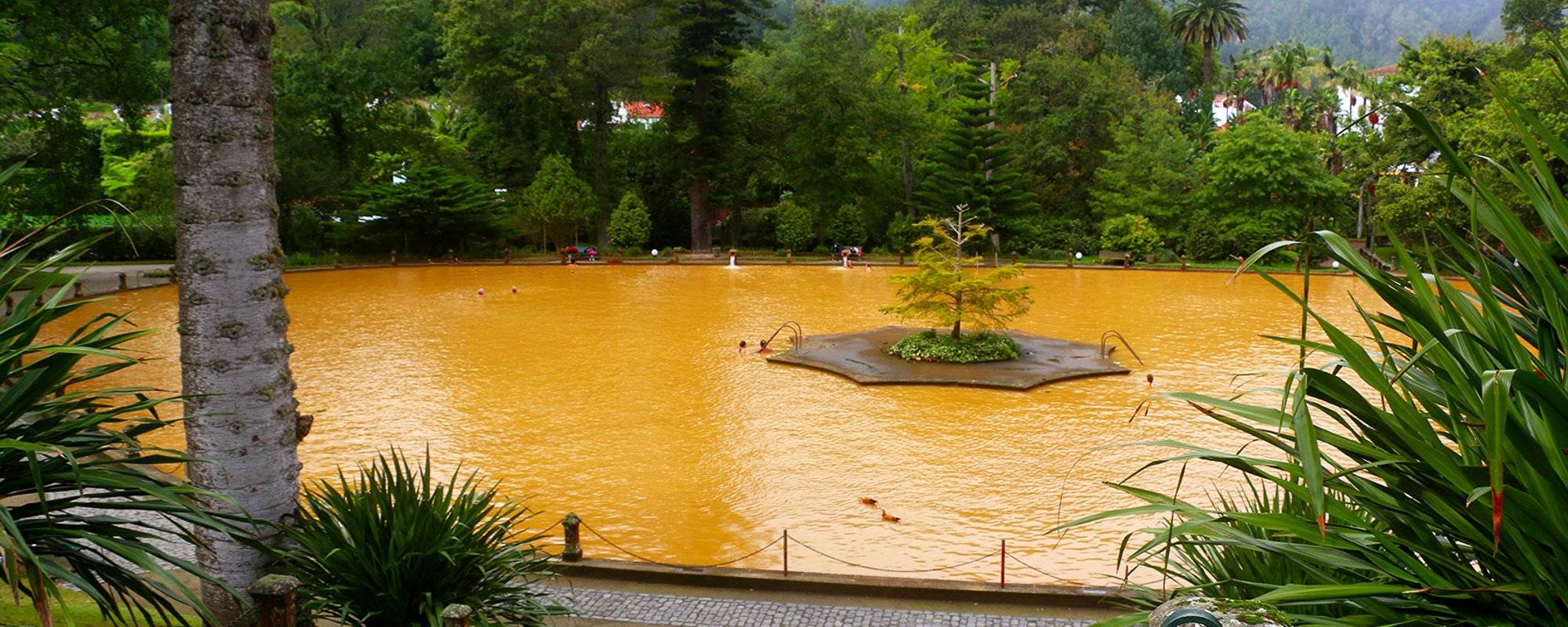 Visit the Azores #15: Bathing in a dirty pond? – oh yes, with pleasure! (EN/GER/FR)