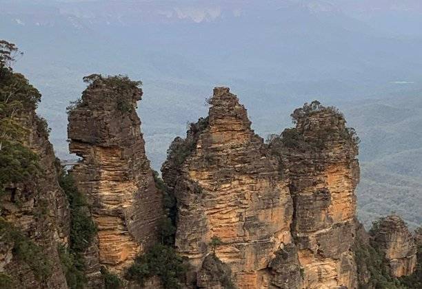 Trzy Siostry w Górach Błękitnych. Piękna legenda, busz po pożarze oraz jak giną turyści w Australii
