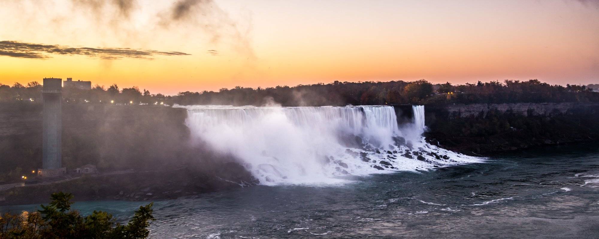 A sunrise at the Niagara Falls
