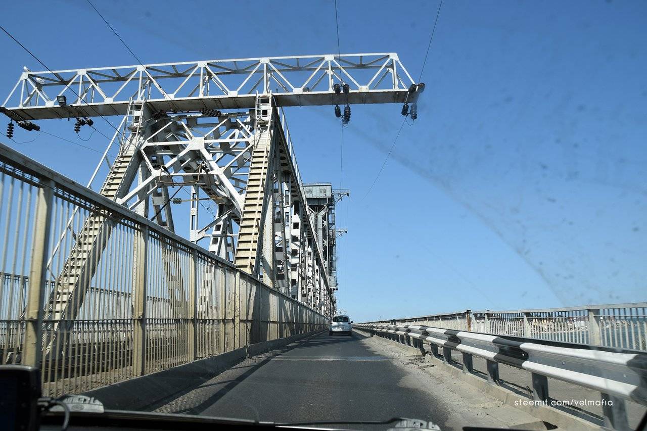 In order to allow navigability on Liman, the bridge is raised