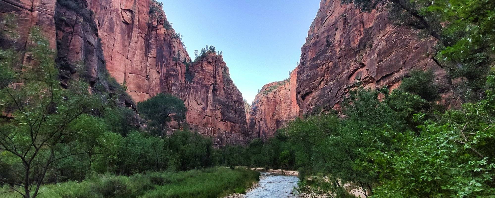 Zion Canyon: Ice cold feet in narrow waters