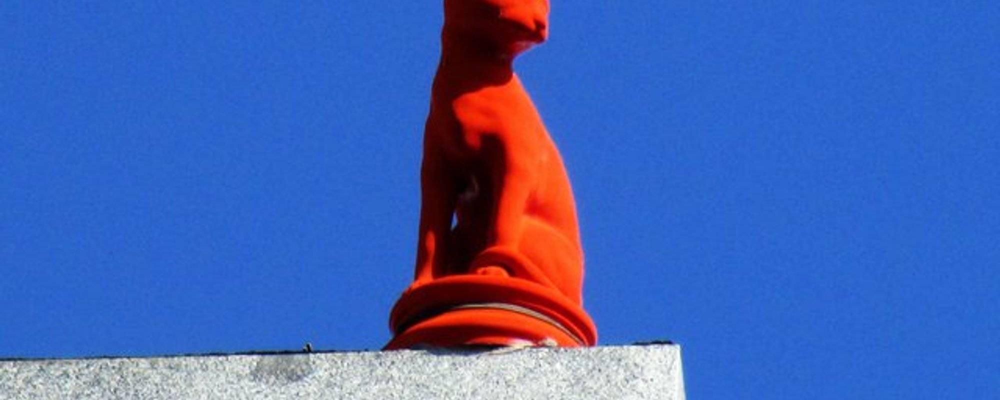 Madrid: The Red Cat of Alcalá Street