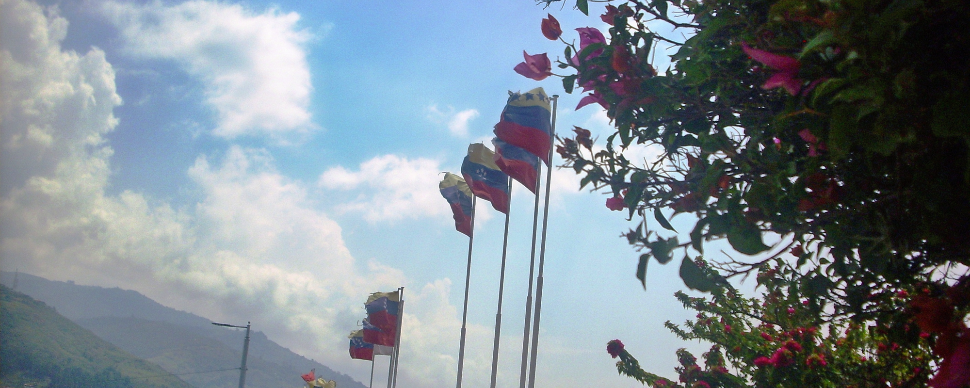 Día de la bandera desde el "Parque las Banderas", Mérida, Venezuela.  ESP-ENG 