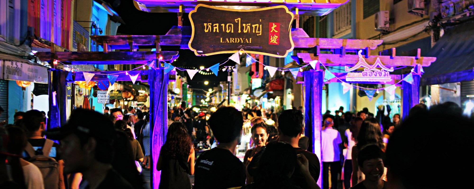 [Discovering Phuket] - 🍗🍔 Old Town Night Market 🍲🍣 in Walking Street