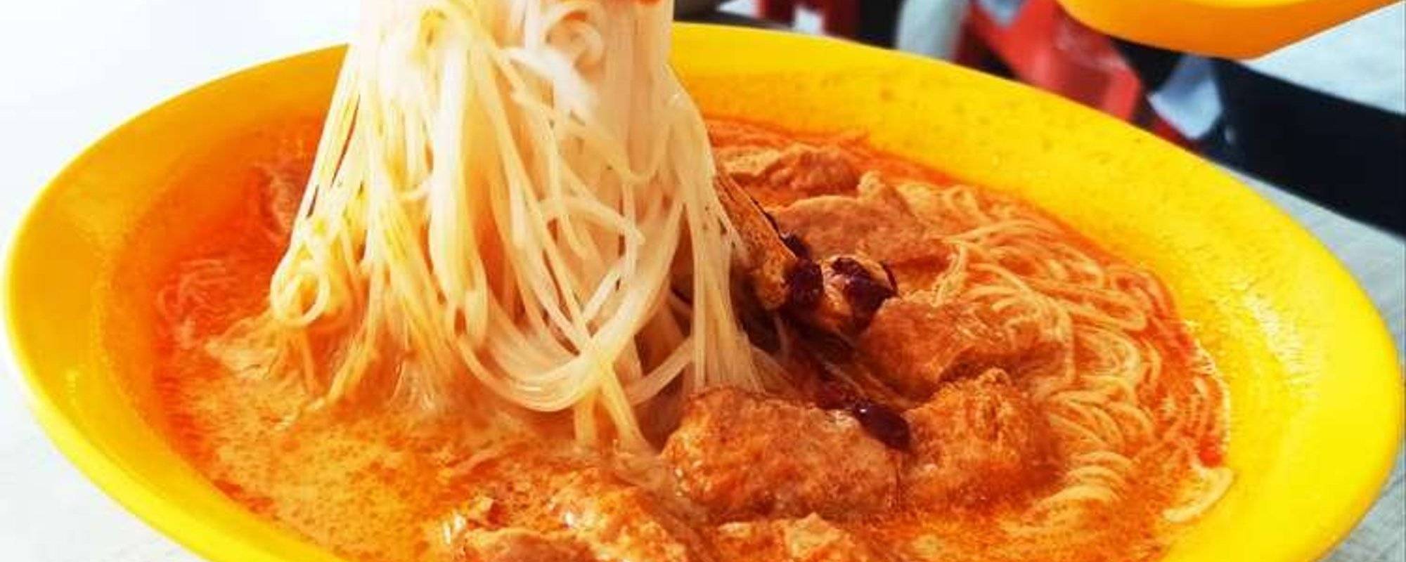 HOT AND SPICY VEGETARIAN LAKSA BREAKFAST 热辣辣的素叻沙