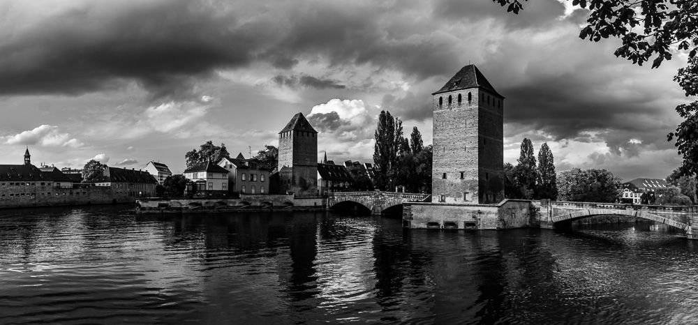 Evening after the rain on the Ponts Couverts_DSC4291-bw_1000px-2.jpg