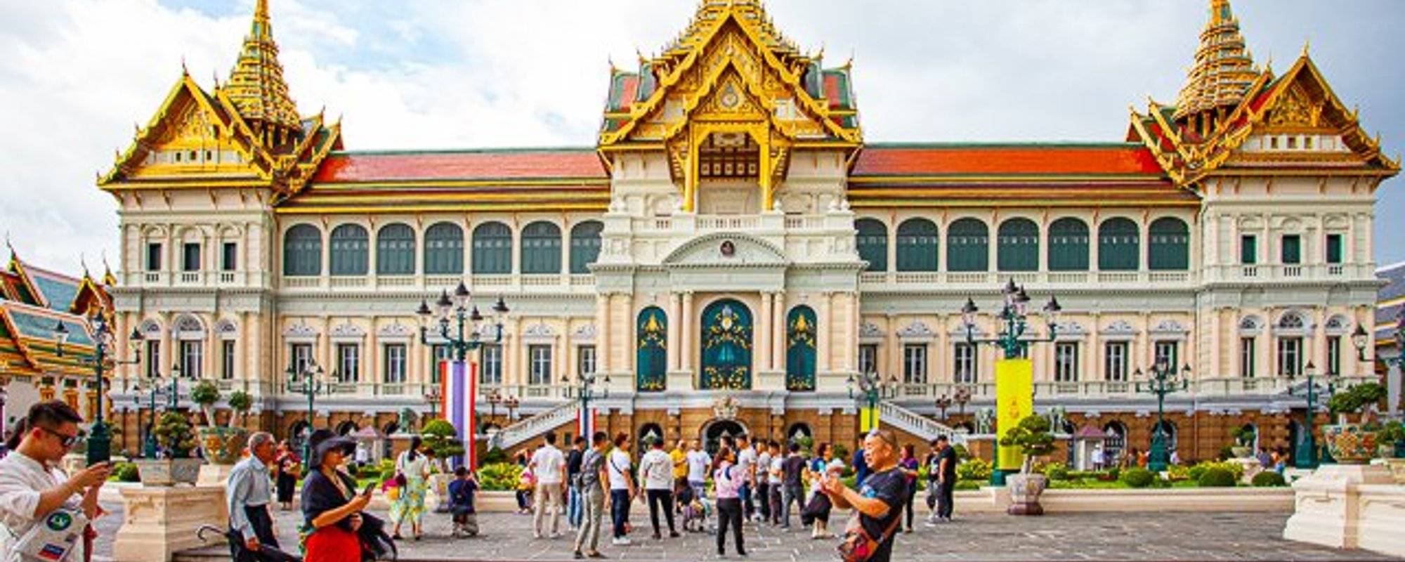 My accidental visit to the Grand Palace complex and the surrounding vicinity.