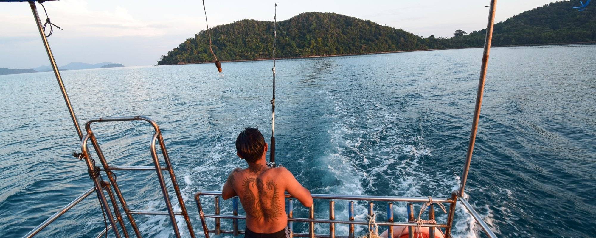 Eating Freshly Caught Fish in Koh Chang, Thailand - STEEMFest 4 - Boat Trip Sponsored by @threespeak