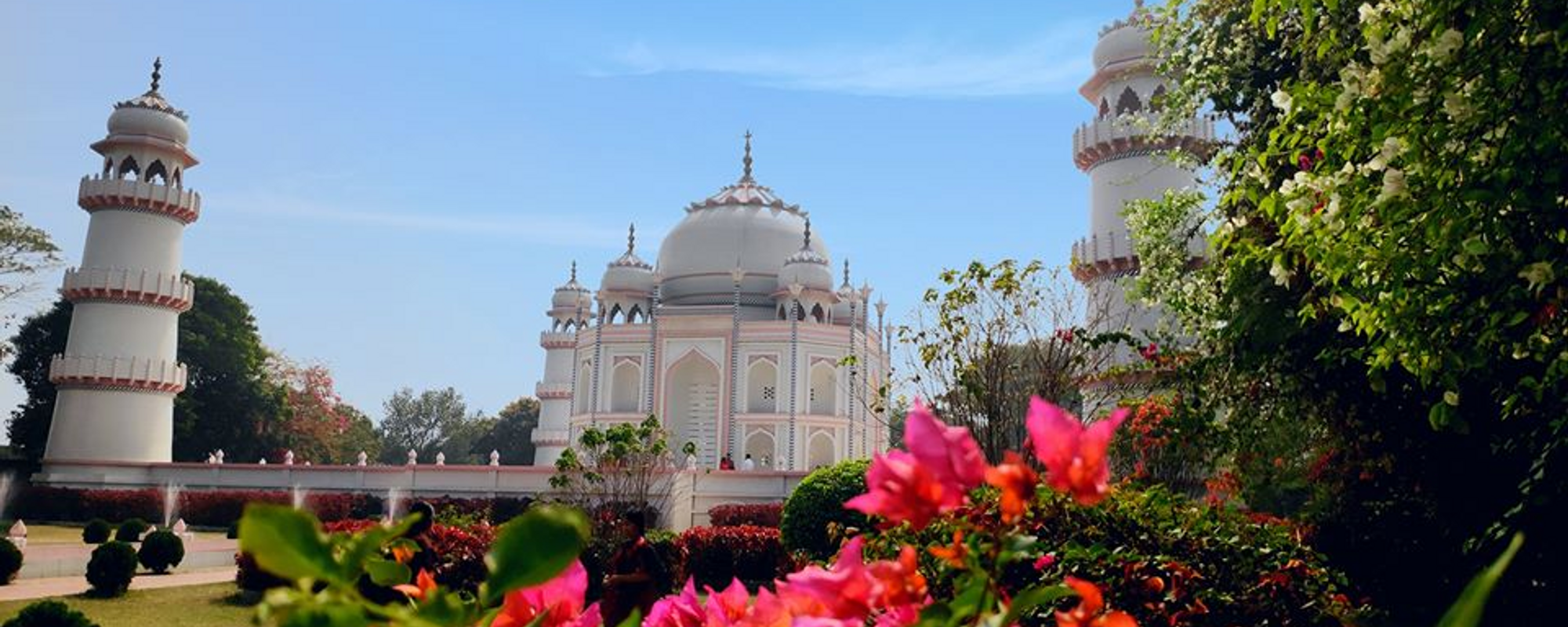 I visited Taj Mahal, Pyramid, Panam Nagar and Artist Zainul Folk and Crafts Museum
