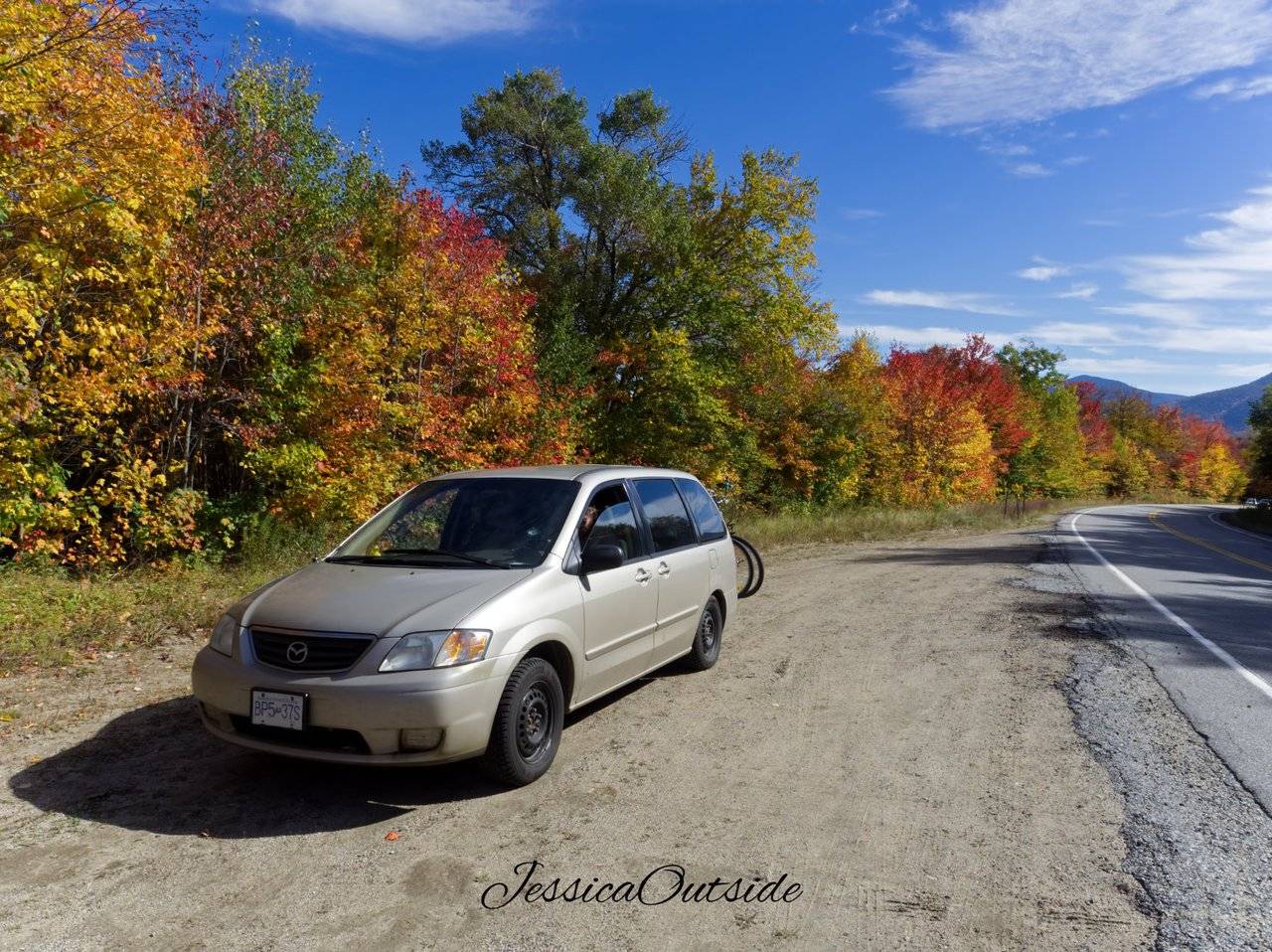 PA101465-minivan-side-of-road-autumn-colours.jpg