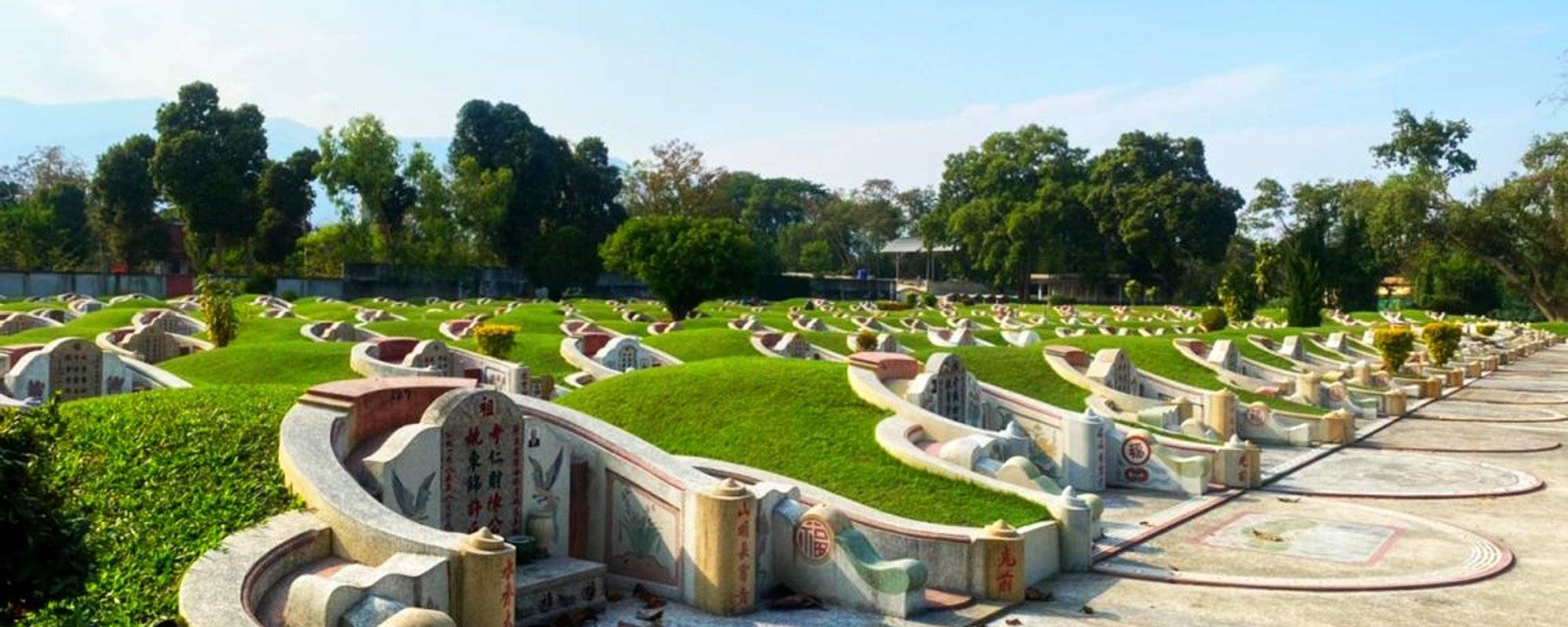 Travel Pro Places of Interest #260: Chinese Cemetery in Chiang Mai Thailand! Part Five (9 photos)