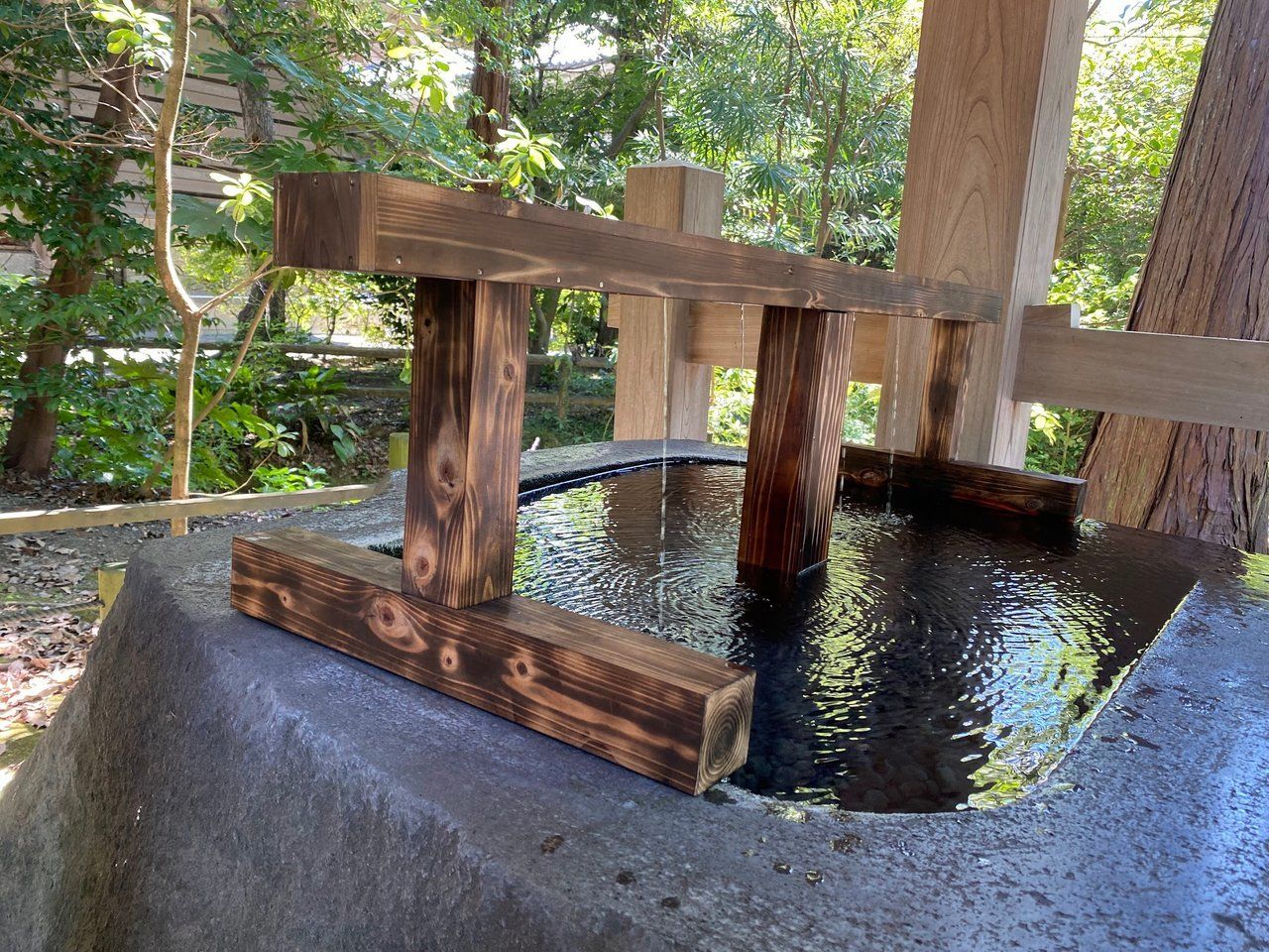 The purifying area near the shrine