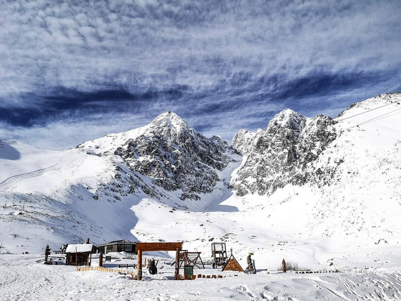   Skalnate Pleso could only be accessed by cable car as the route leading to Skalnate Pleso is closed down for skiing. Photo by Alis Monte [CC BY-SA 4.0], via Connecting the Dots