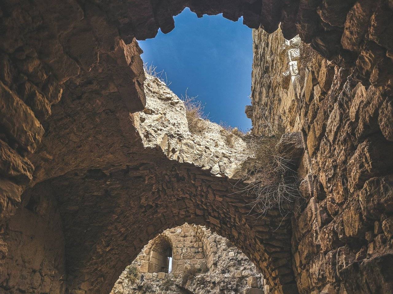   Al-Karak castle is one of the best examples of crusader castles wher eyou can see a mix of west European, Arab & Byzantine influence. Photo by Alis Monte [CC BY-SA 4.0], via Connecting the Dots