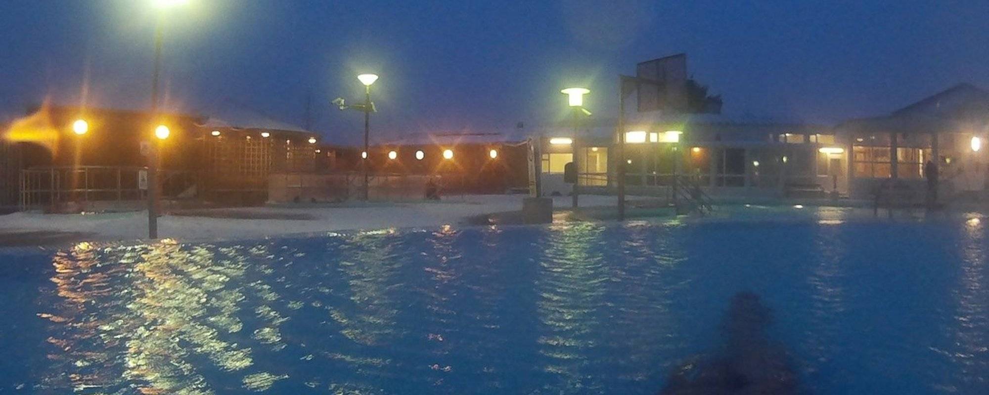 [Iceland Winter #7] 'Dumpstayed Party'  and  'Warm swimming pool' with Guillaume!
