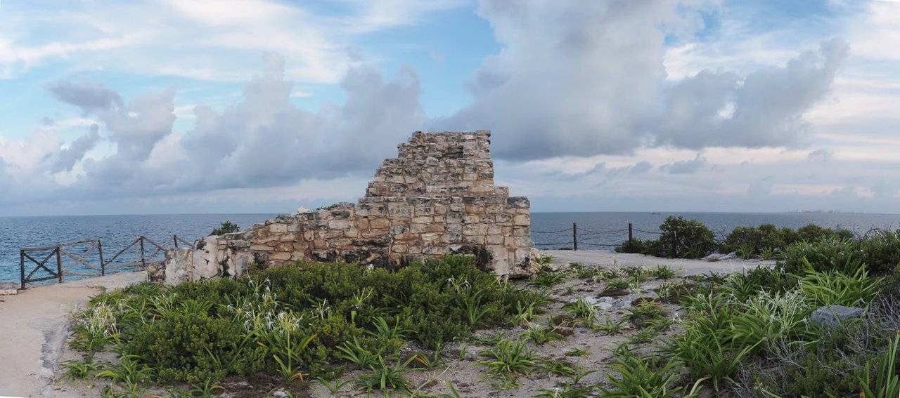 jessicaoutside.com-mayan-ruin-panorama-punta-sur-isla-mujeres-1680-85.jpg