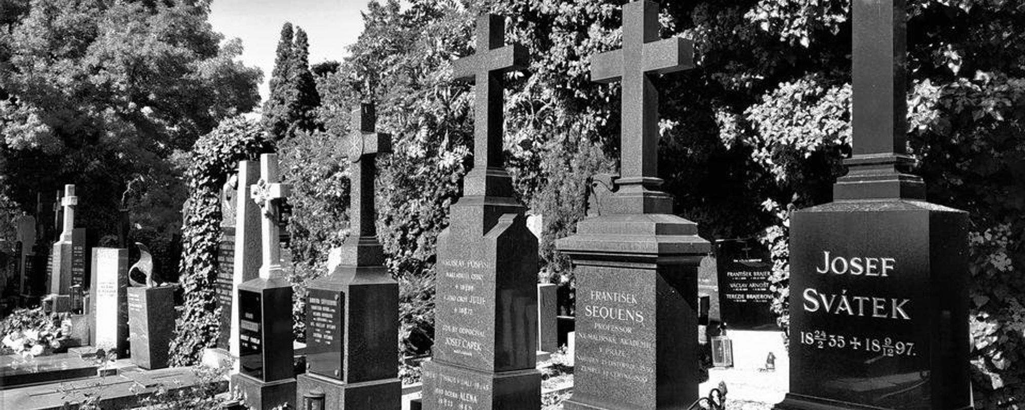 Halloween Special: collection of b&w photos of Vysehrad Cemetery in Prague