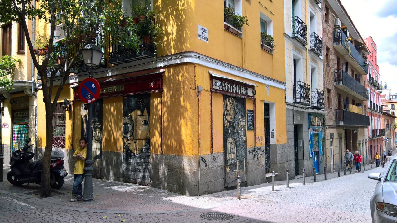 A Couple of Street Art Works: Amateur vs Professional