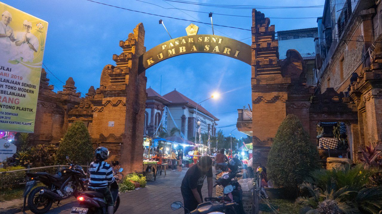 When The Evening Comes to Kumbasari Market