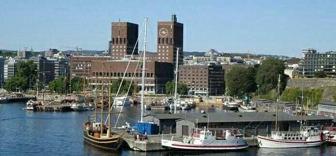 the beauty and history of the Oslo-Norwegian city (bilingual)