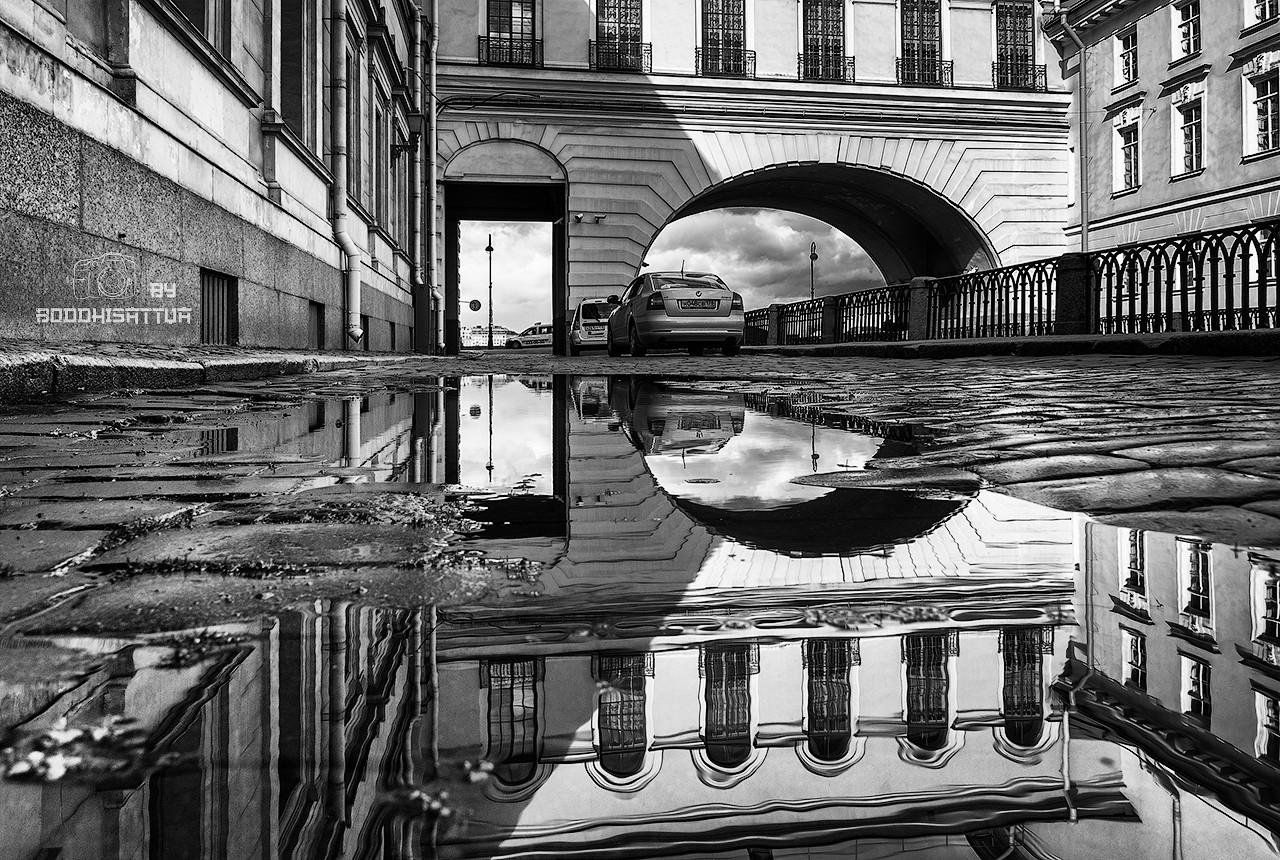 ARTZONE PHOTO - Monochrome reflection of Winter Palace arch (St.Petersburg)