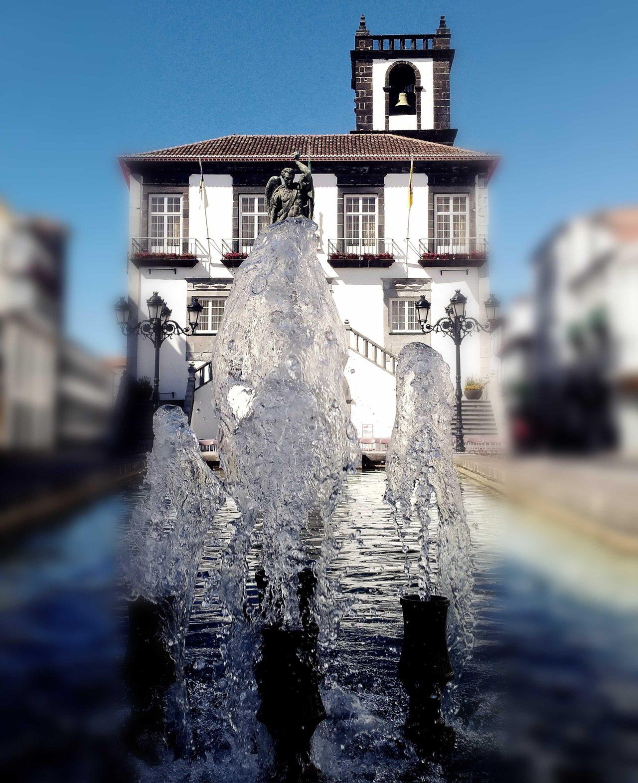 An angel as a guardian of the city hall (ENG/ PT/ DE)