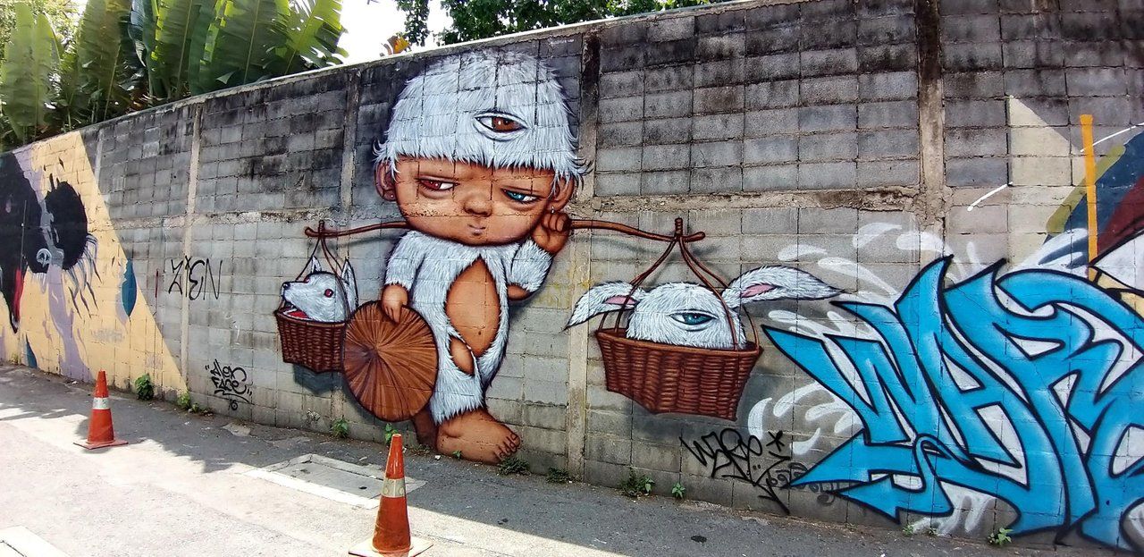 Wednesday Walk into the Graffiti World !!