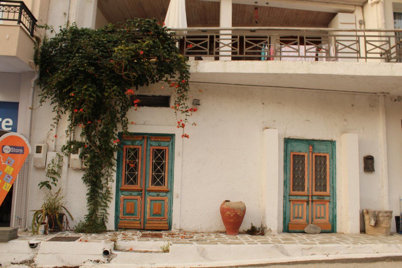 Steemit M.A.C.- @bluemoon, May 2019 -  Day 20. Doors, Windows and Colors!