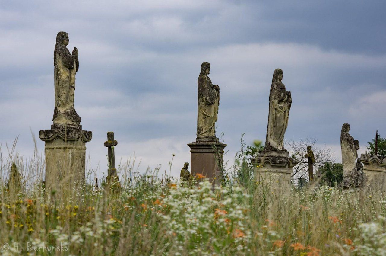 Discover Ukraine. Podillia. Strusiv cemetery