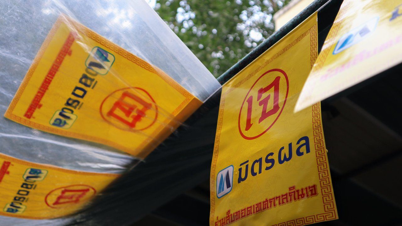 What happened?! It's all soooo YELLOW here in Thailand!