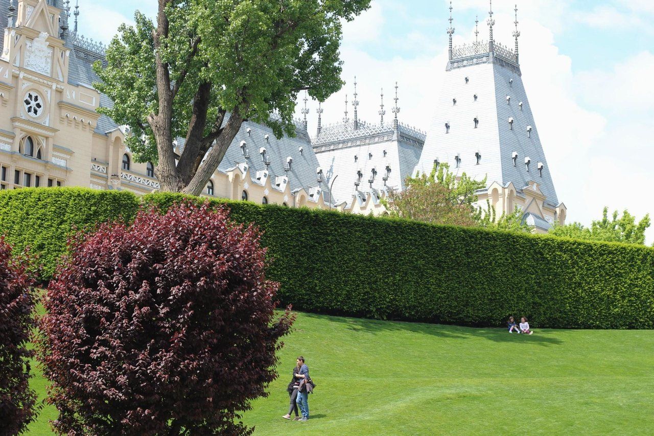 A Sunday In The Shadow Of The Great Palace