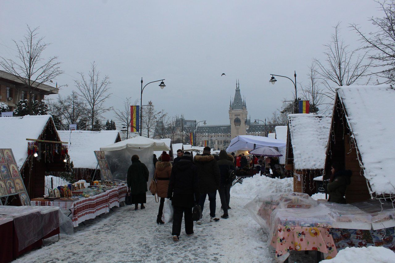 An Outdoor Market In The Winter!