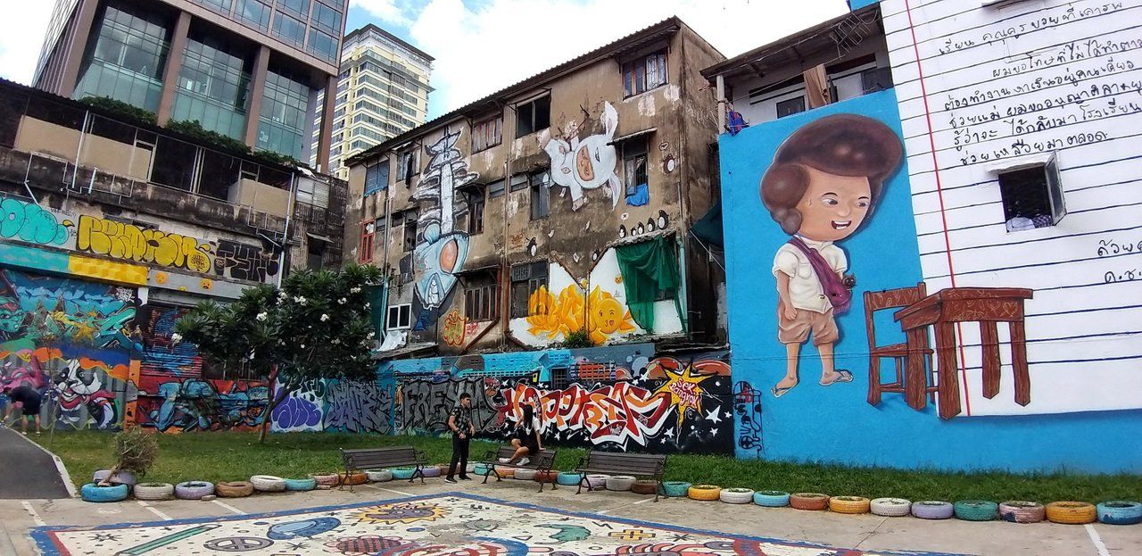 WednesdayWalk - Graffiti Chalerma Park !!