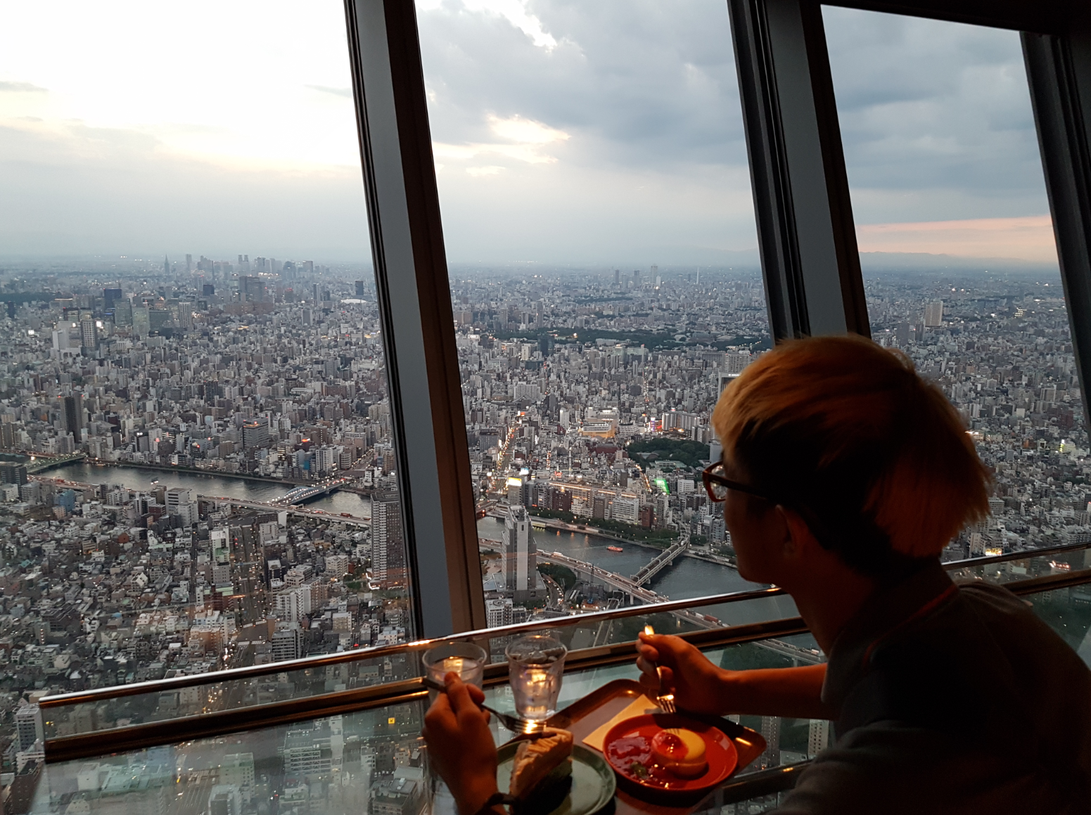 TacoCat’s Travels #73 (Japan 2.0): Birthday Cakes at Skytree Cafe! 🍰