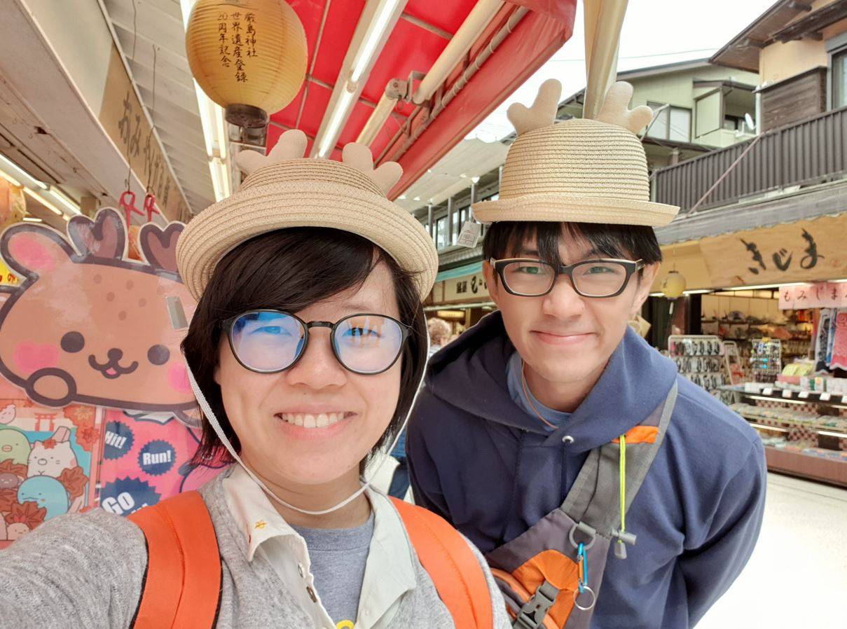 TacoCat’s Travels #155 (Hiroshima): Snacking and Shopping on Shrine Island! 😋