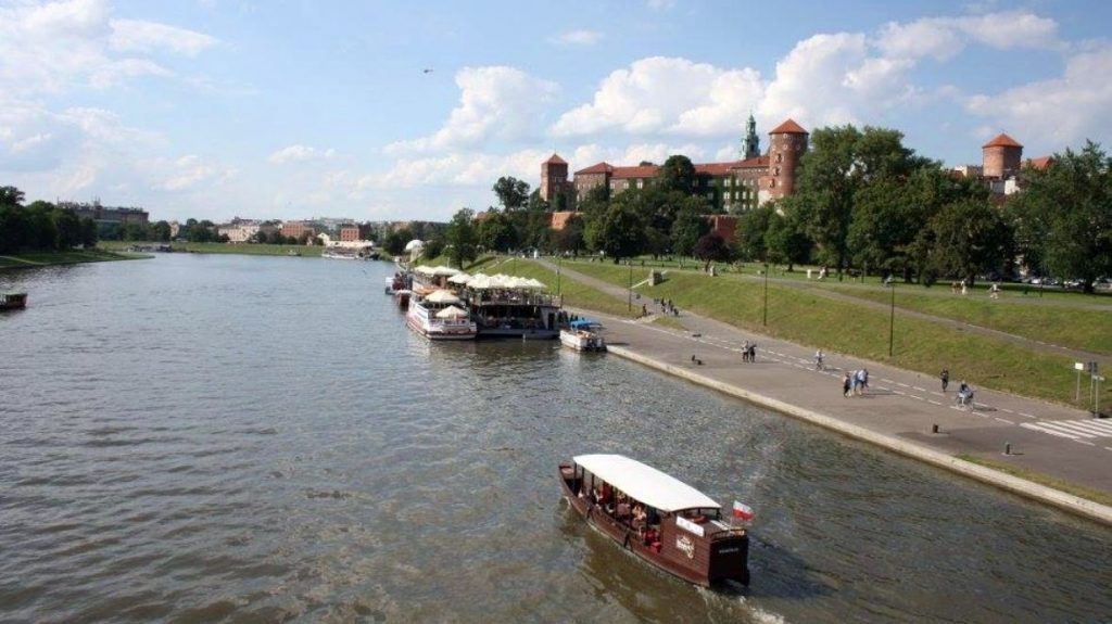 Prie Vyslos upės ”įsitaisiusi” karališkoji Vavelio pilis