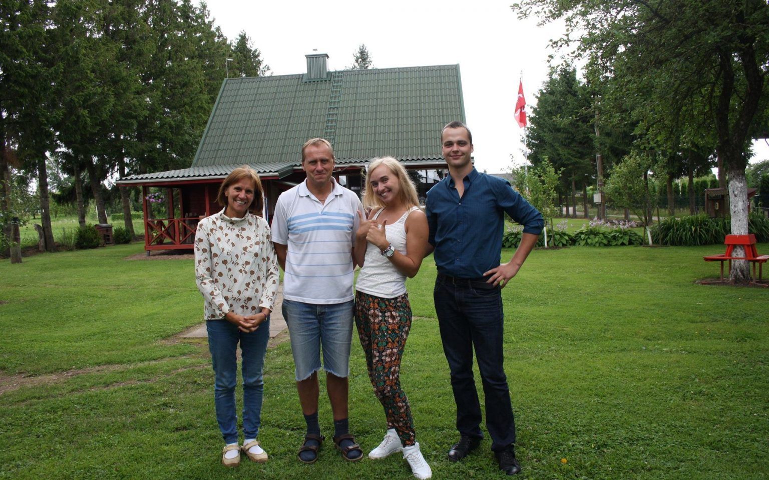 Kamilės tėvų Virginijaus ir Gražinitės Jokšų sodyboje. Narvydžiai, Skuodo r.