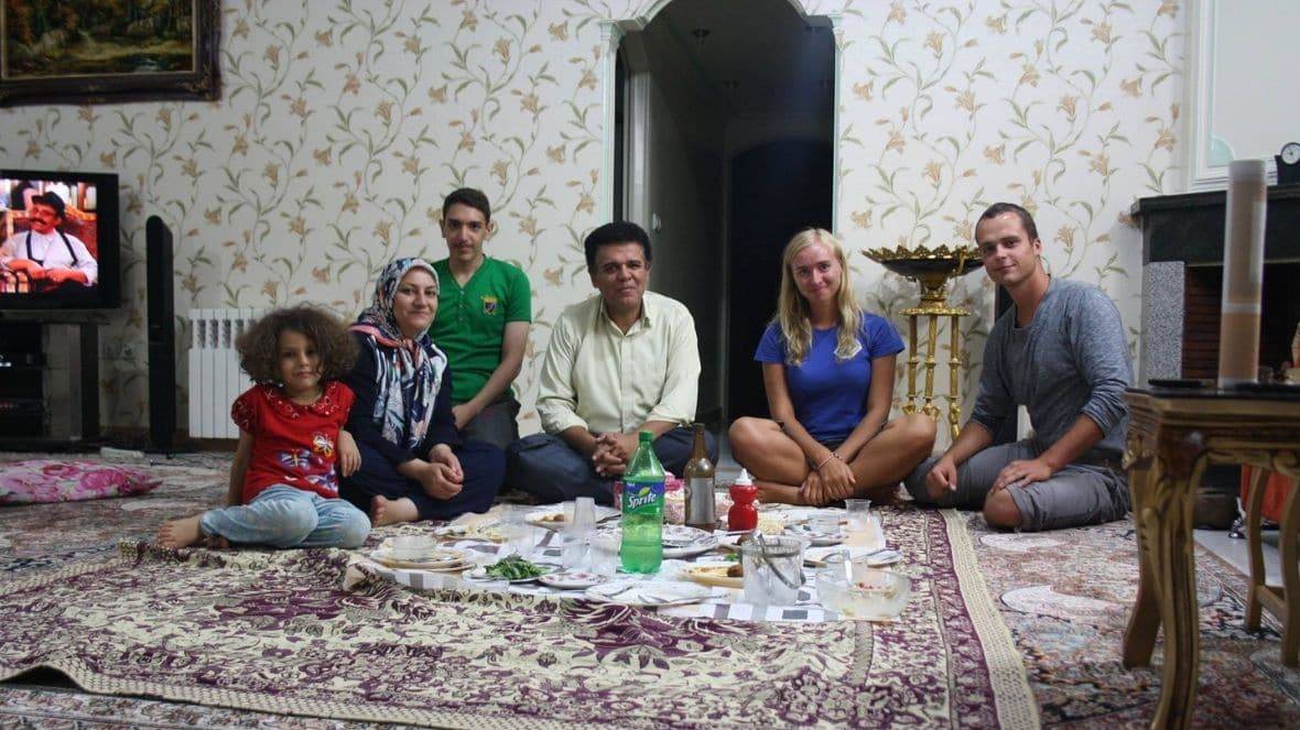 Su Šahramu susipažinome Gruzijoje. Atvykę į Teheraną, buvome pakviesti susipažinti su jo šeima
