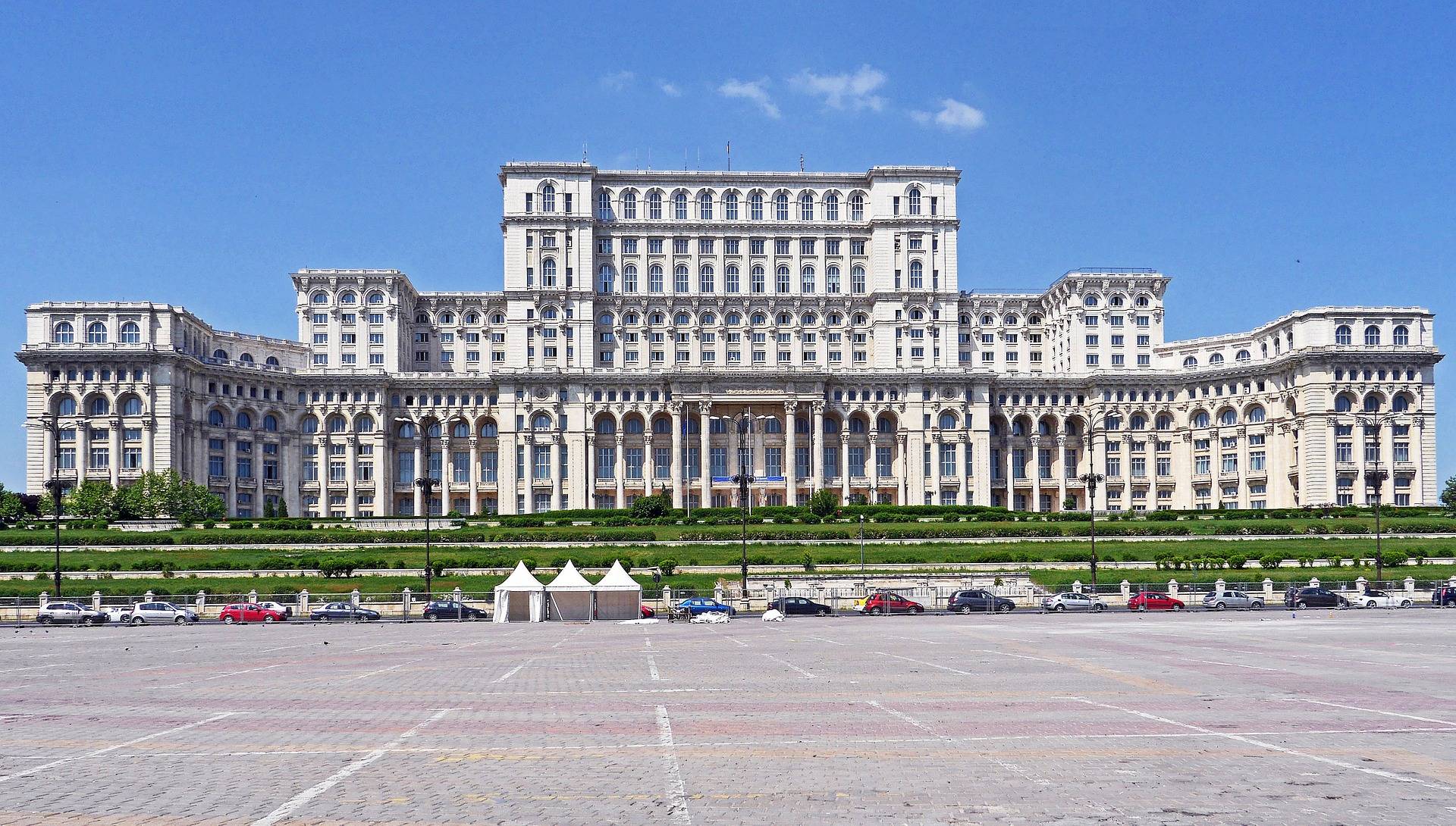© Rorue, Alamy.com - Bukarešto parlamento rūmai