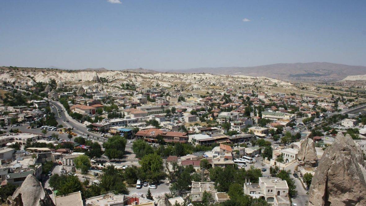 Nevšehiras: miestas Centrinės Anatolijos regione. Pavadinimas keldinamas iš persiško Naw-shahr, reiškiančio ”Naujas miestas”
