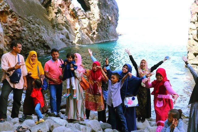 This Is A Photo Of Me Together With His Other Family When Having Fun With Ria On The Coast Of Gua Sarang Beach.
