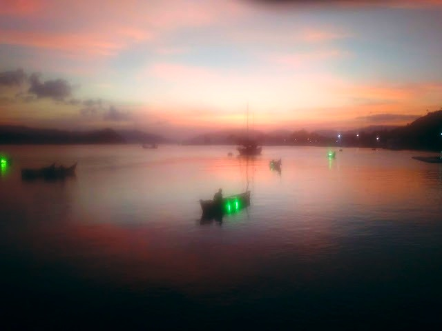 This Photo I Take With My Camera Smarphone While Looking For A Dining, For A Rest, While Enjoying The Sunset Beauty Panorama As The Sun Begins