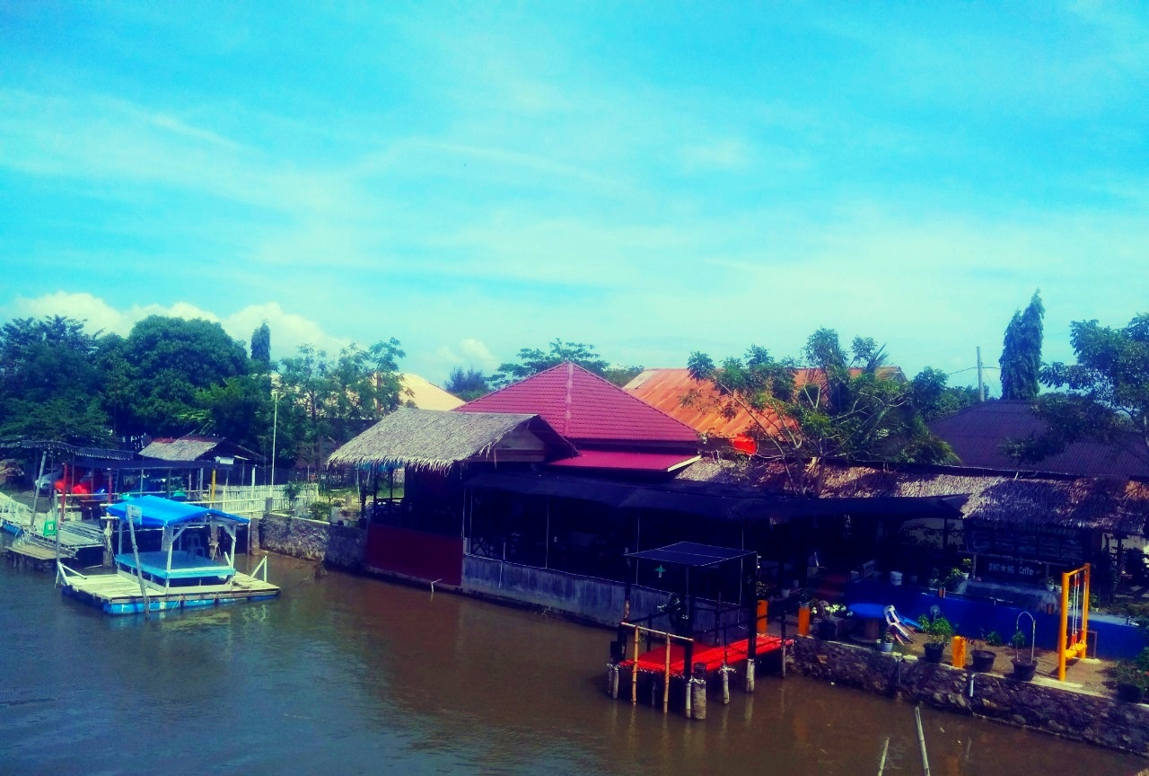 Image of Canteen Photos The place where visitors want to enjoy drinks, food and also the beach atmosphere.