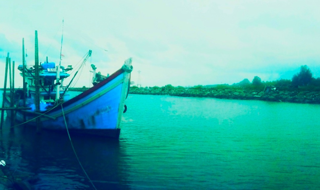 Image of a boat while transiting at Kuala Pantai