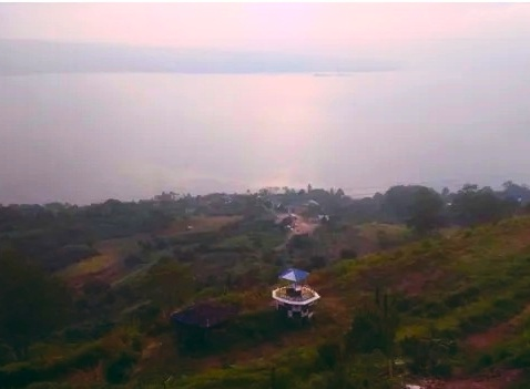 Image of Lake Toba When Seen From the Mount simarjarunjung.
