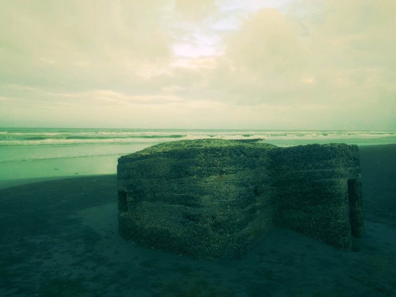 Pictures of the Fortress at the Mantak Beach dance when the afternoon approaches the Sunset.