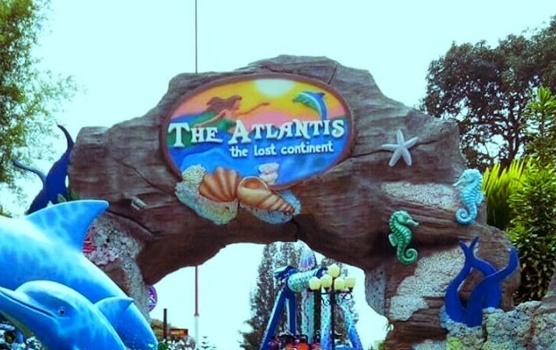 Enjoying Extreme Rides At Mickey Funland Holiday. North Sumatra, Medan Indonesia.