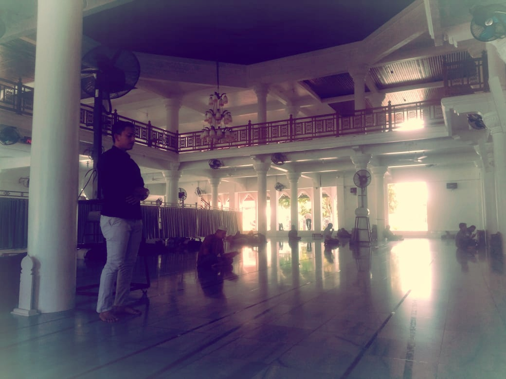 Worship and Sales Activity in the middle of the COVID-19 pandemic.