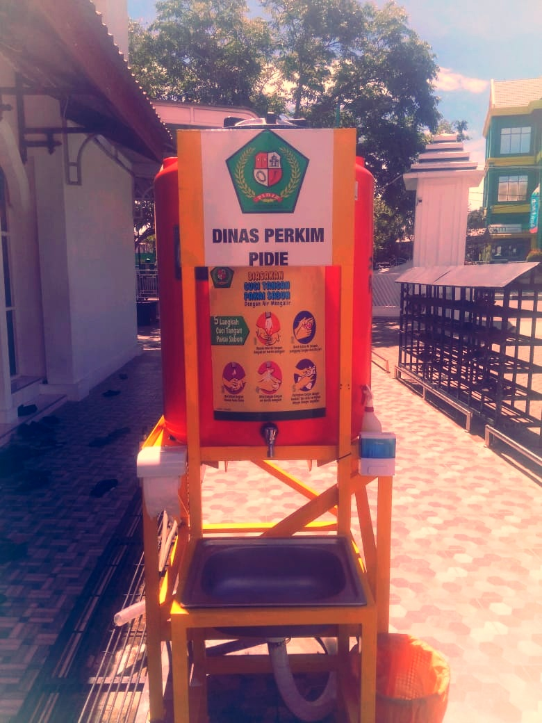 The photo above is one of the handwashing facilities provided by the relevant departments.